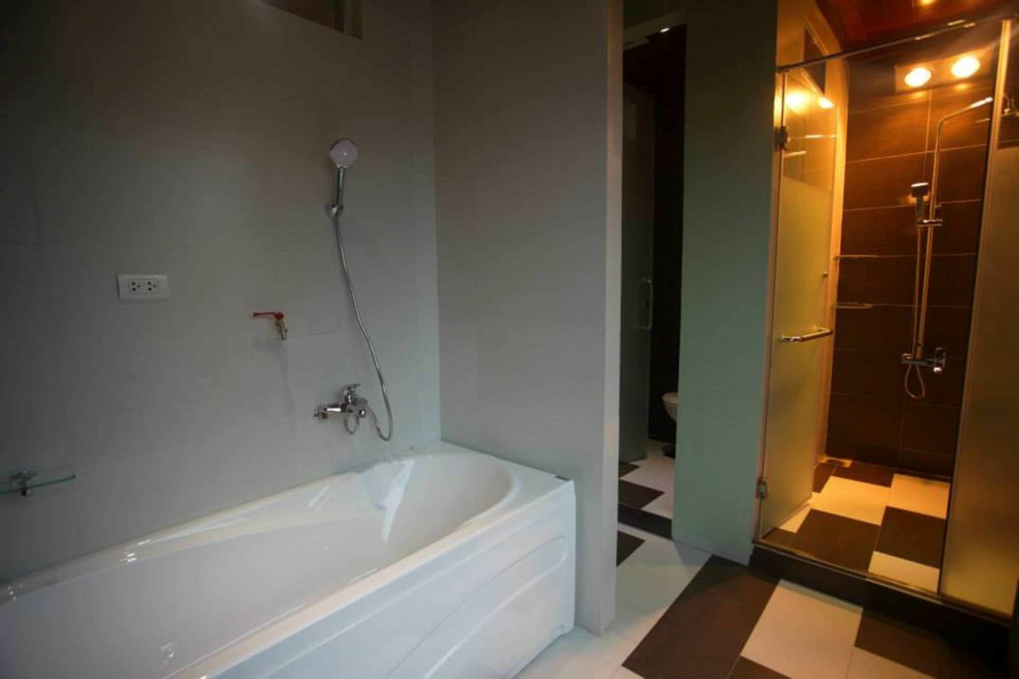 Appartement Poonsa Nguyen Phong Sac à Hanoï Extérieur photo
