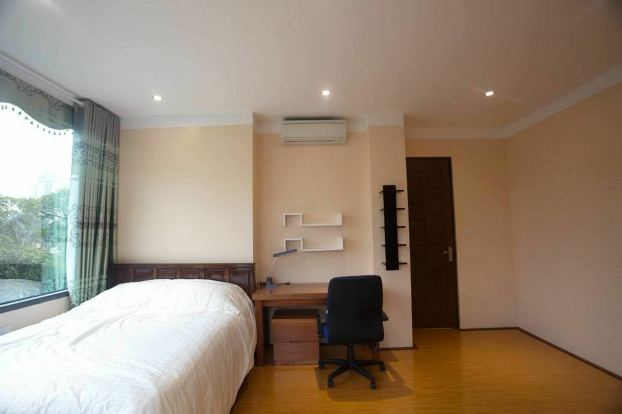 Appartement Poonsa Nguyen Phong Sac à Hanoï Extérieur photo