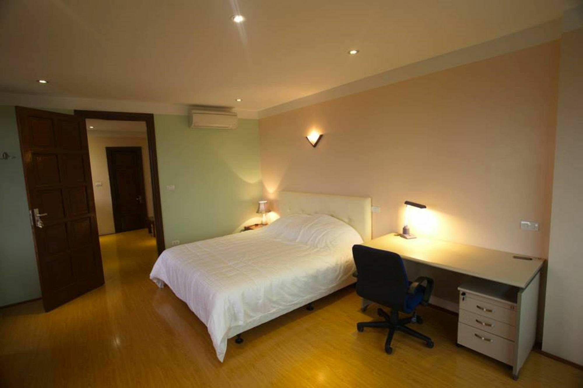 Appartement Poonsa Nguyen Phong Sac à Hanoï Extérieur photo